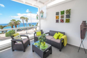 Casa Oceano on the front line with amazing sea views, Puerto Del Carmen
